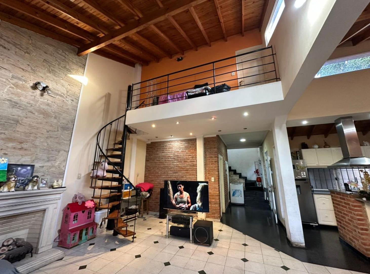 Foto de VENTA CASA 3 AMB CON PARQUE - VALENTIN ALSINA, imagen 1