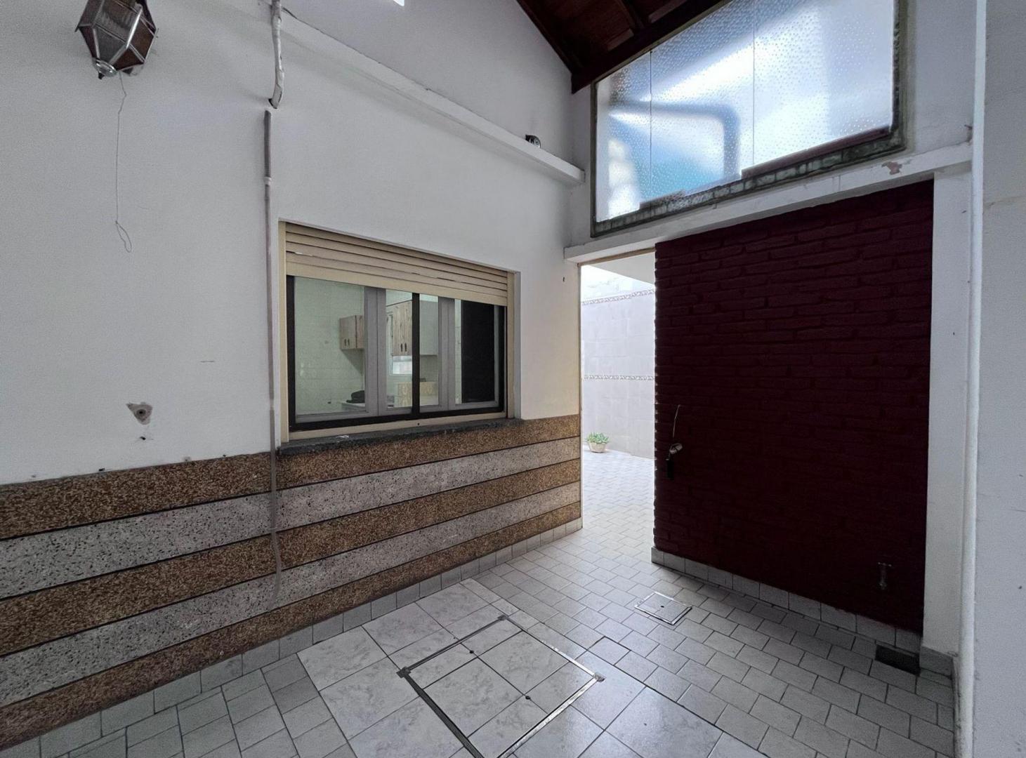 Foto de PH TIPO CASA CON COCHERA Y PATIO EN V.ALSINA, imagen 2