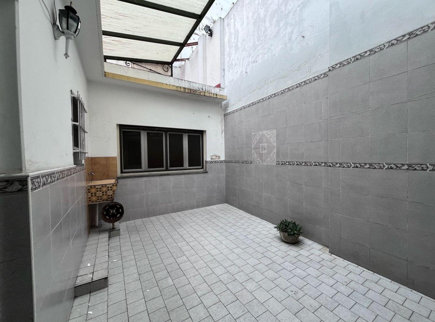Foto de PH TIPO CASA CON COCHERA Y PATIO EN V.ALSINA, imagen 4
