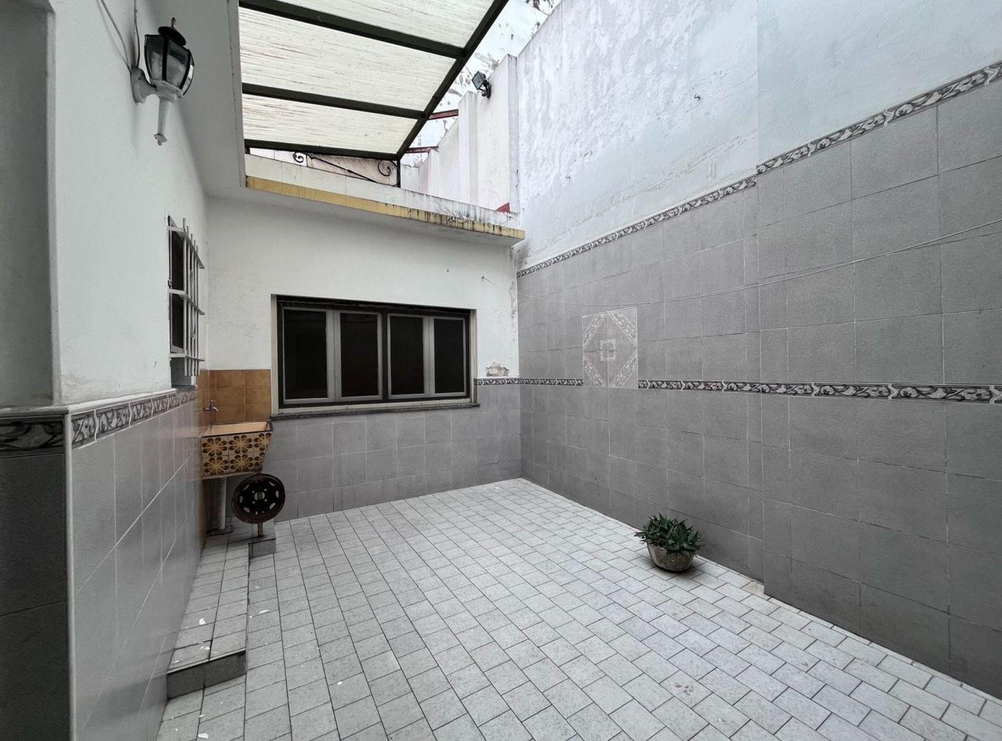 Foto de PH TIPO CASA CON COCHERA Y PATIO EN V.ALSINA, imagen 5