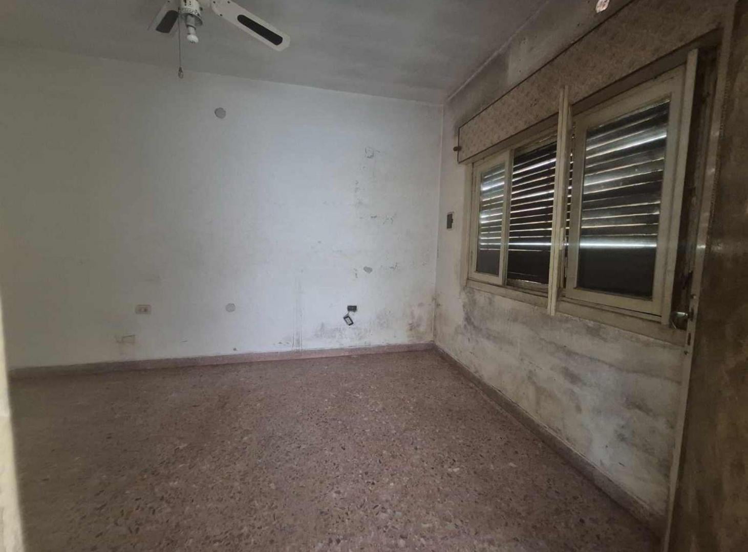 Foto de PH INTERNO 4 AMBIENTES A REFACCIONAR CON TERRENO., imagen 2