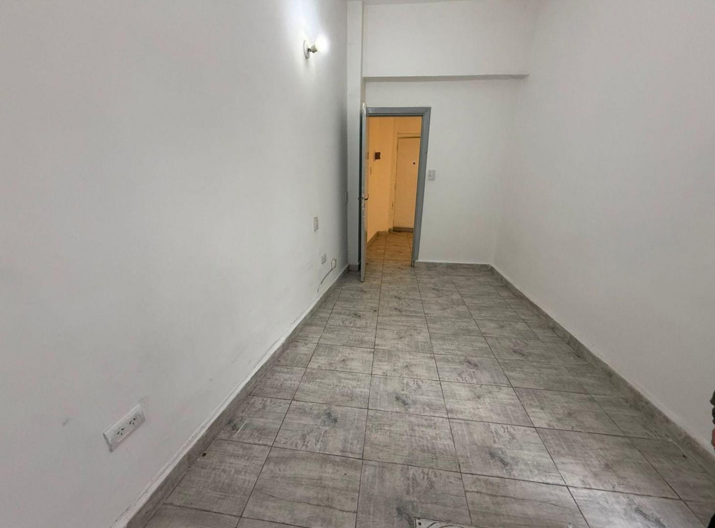 Foto de PH 2 ambientes en venta Valentin Alsina, imagen 1