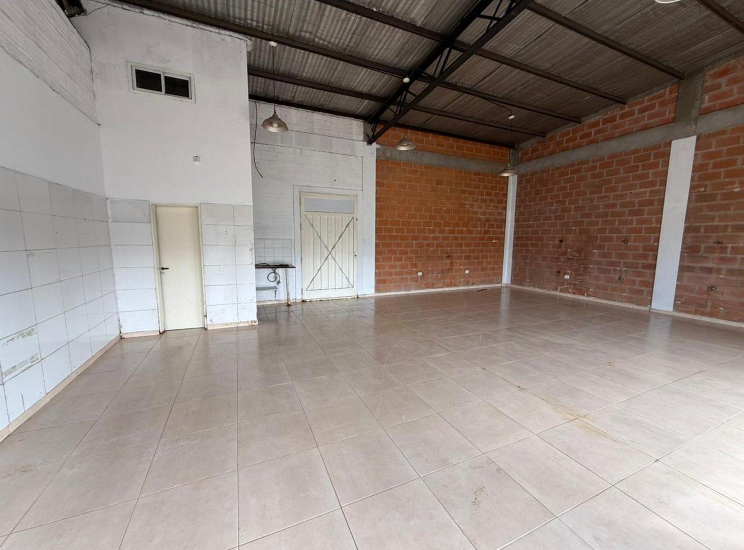 Foto de Local en alquiler 90 m2 Av. Hipolito Yrigoyen, imagen 5