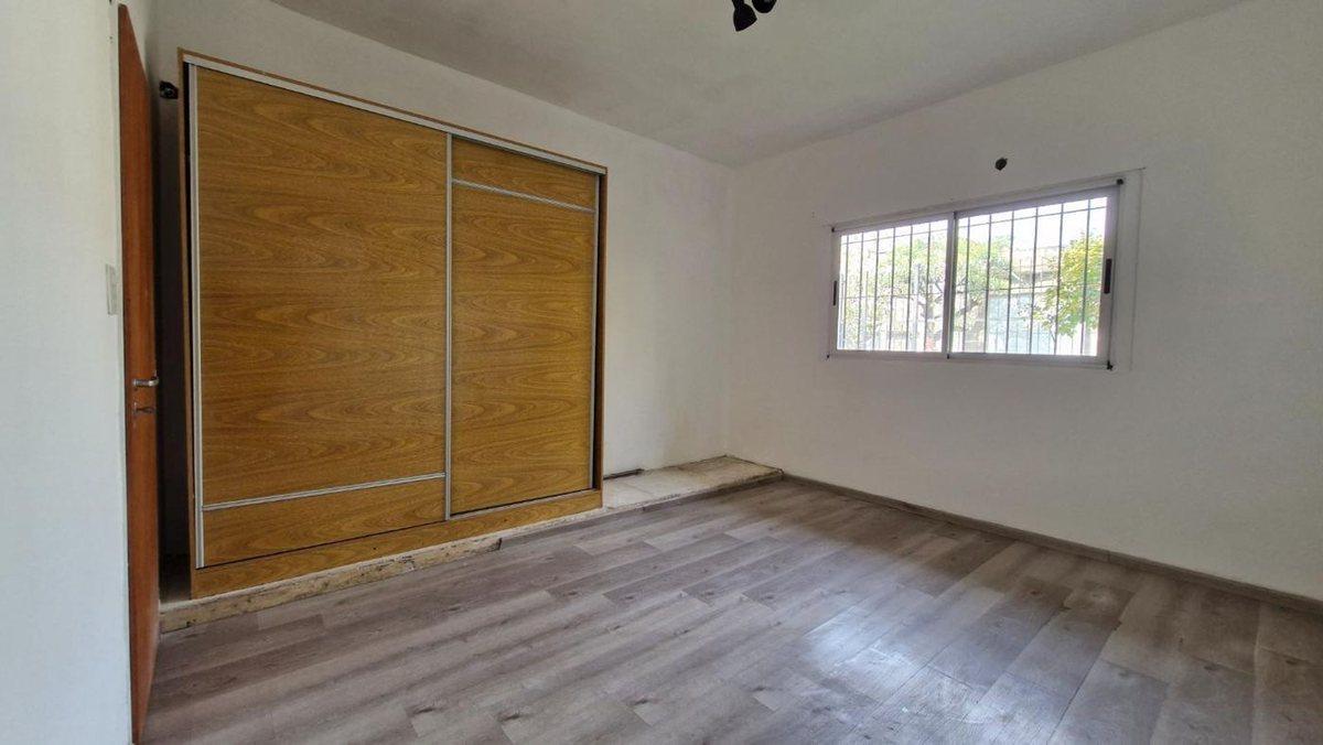 Foto de casa en venta 3 ambientes con parque en Lanus O, imagen 5