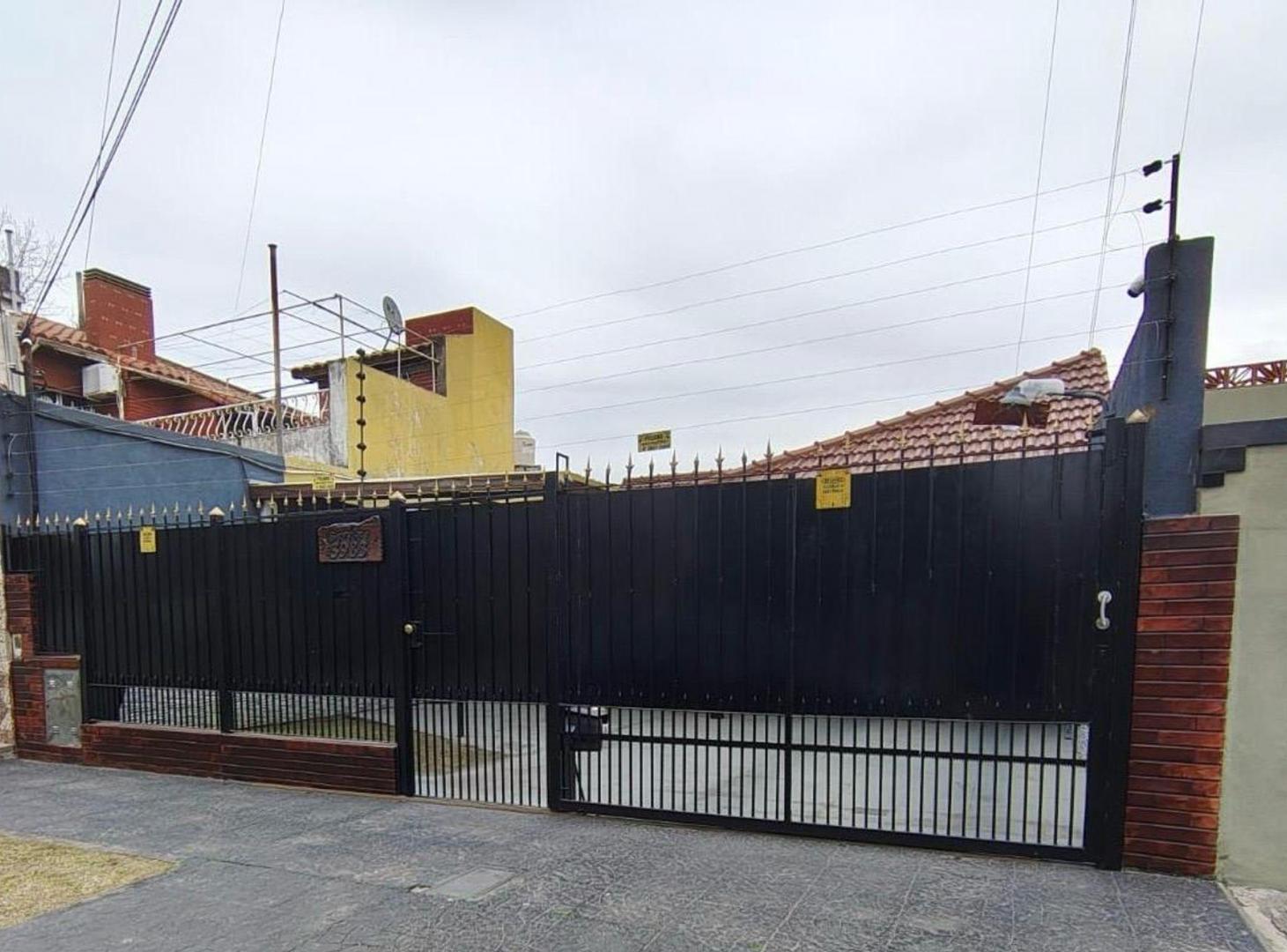 Foto de VENTA CASA 4 AMBIENTES - COCHERA - PATIO, imagen 3
