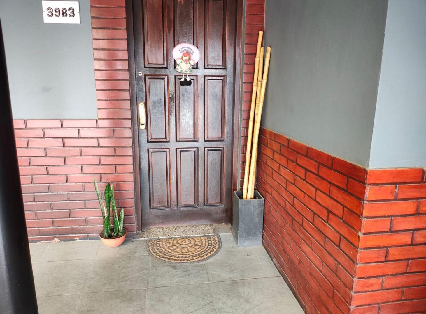 Foto de VENTA CASA 4 AMBIENTES - COCHERA - PATIO, imagen 2