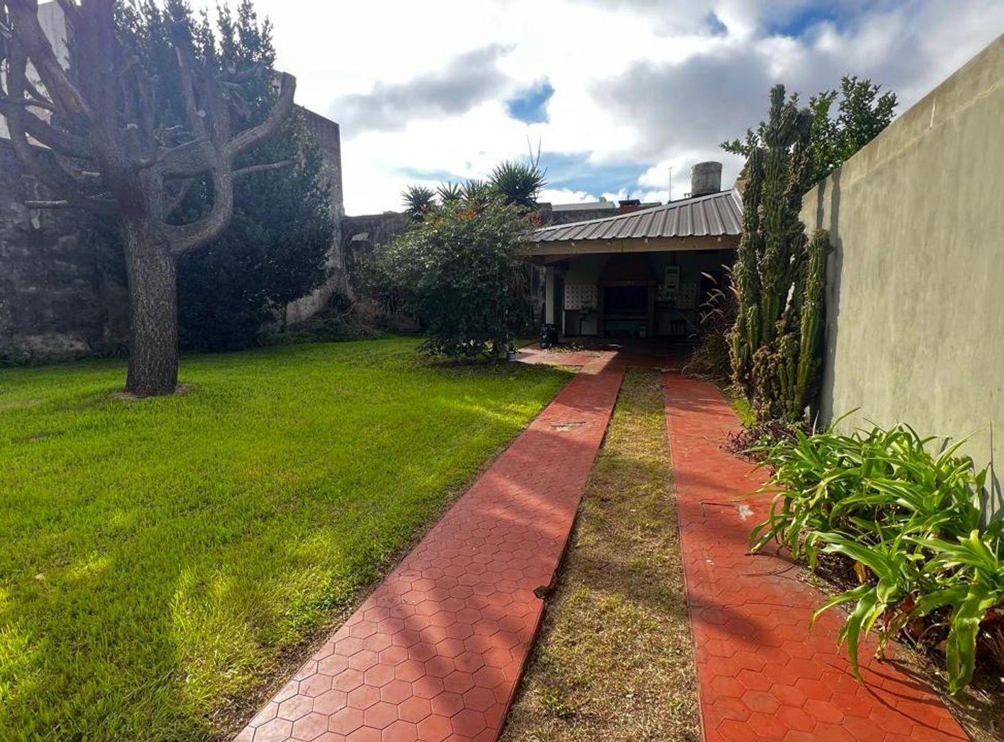 Foto de CHALET 5 AMB. EN VENTA-EXCELENTE UBICACION-LANUS O, imagen 2