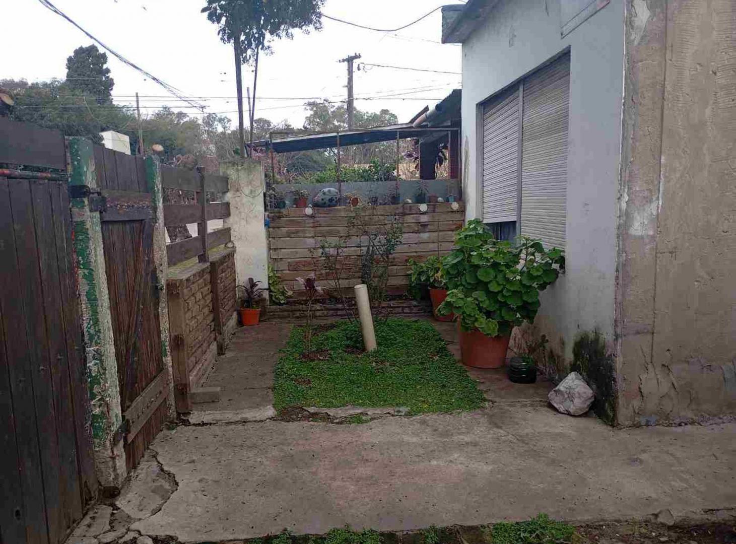 Foto de VENTA CASA 4 AMB CON PATIO Y GARAGE - CLAYPOLE, imagen 1