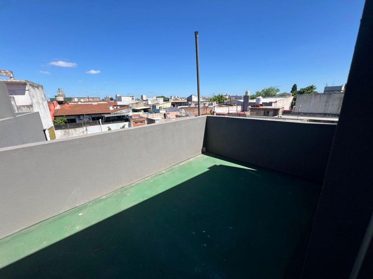 Foto de duplex 4 amb en venta con doble balcón y patio, imagen 1