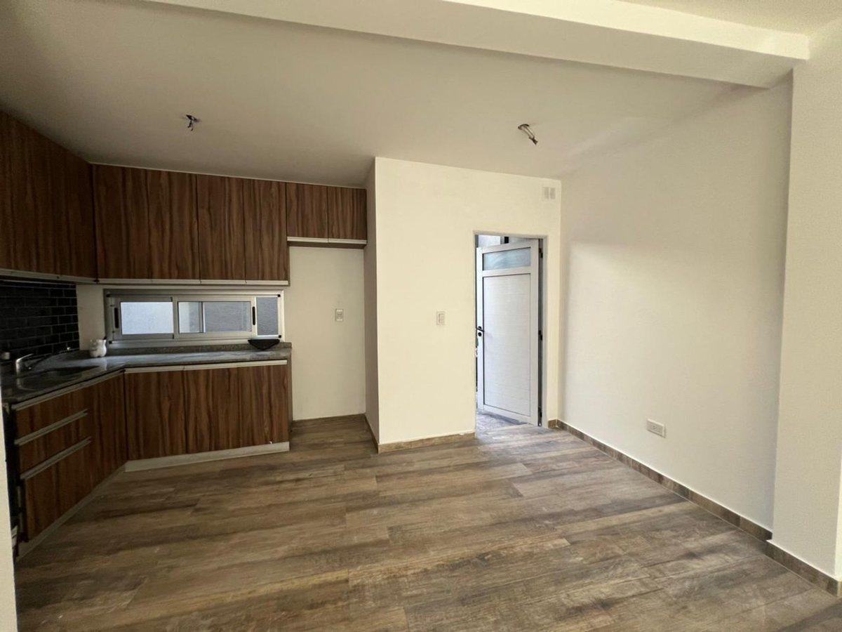 Foto de duplex 4 amb en venta con doble balcón y patio, imagen 2