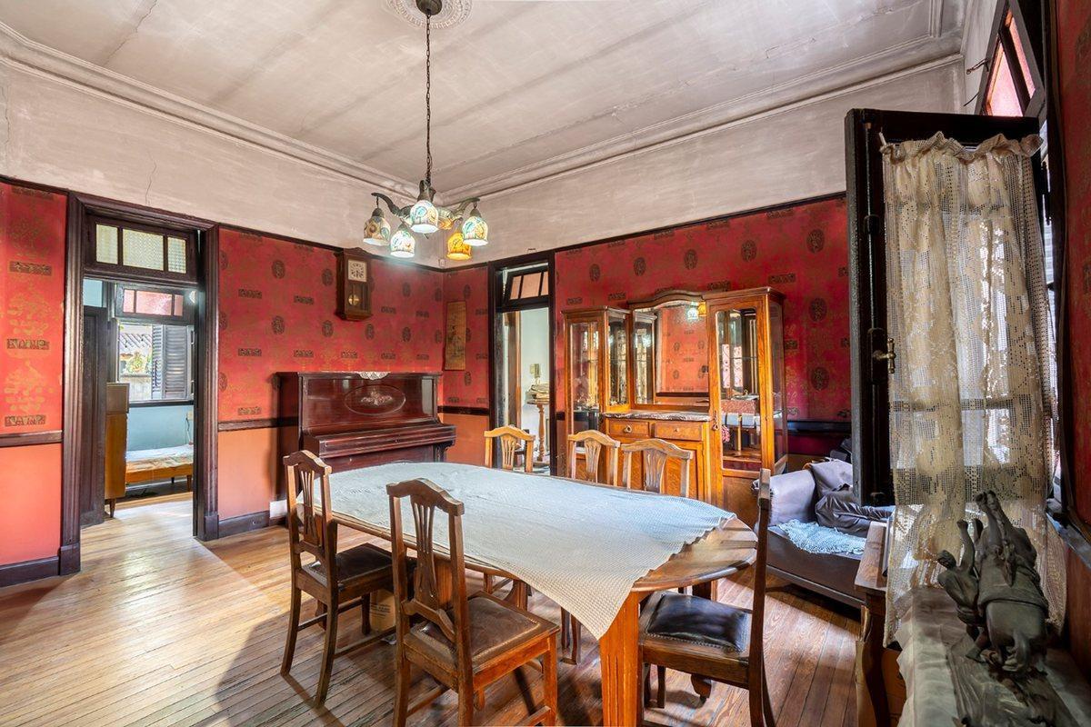 Foto de Casa de estilo clásico. Con amplio lote con parque, imagen 4
