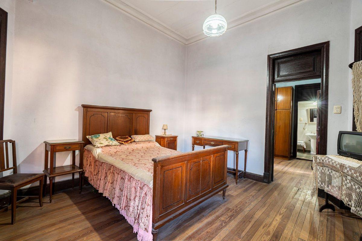 Foto de Casa de estilo clásico. Con amplio lote con parque, imagen 2