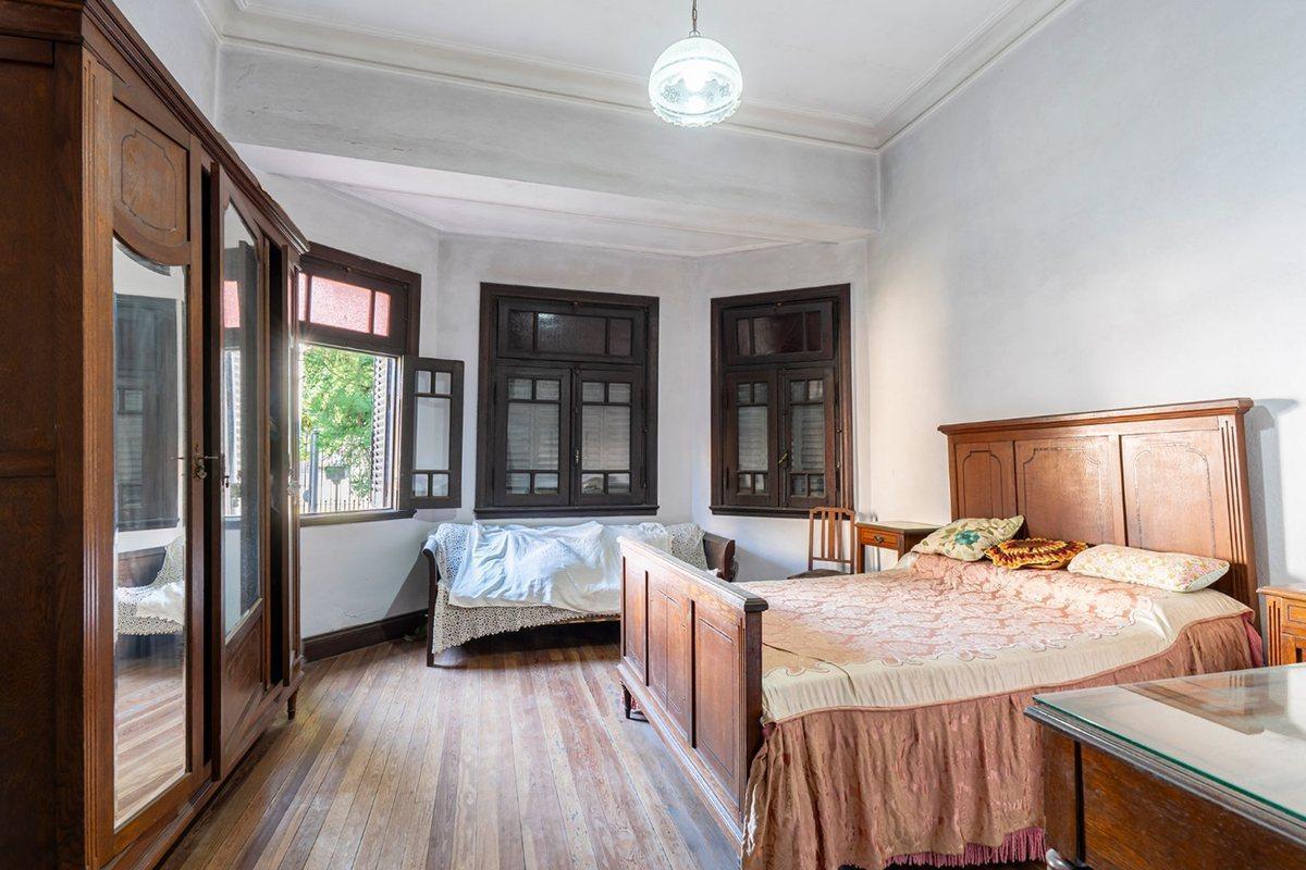Foto de Casa de estilo clásico. Con amplio lote con parque, imagen 1