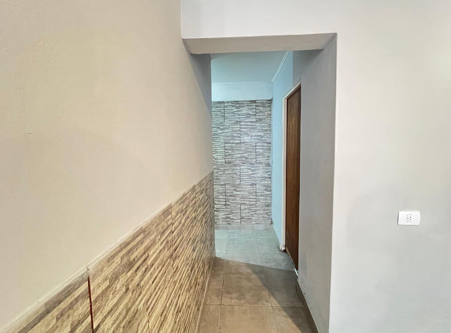 Foto de CASA EN VENTA 3 AMB CON PATIO VALENTIN ALSINA, imagen 5