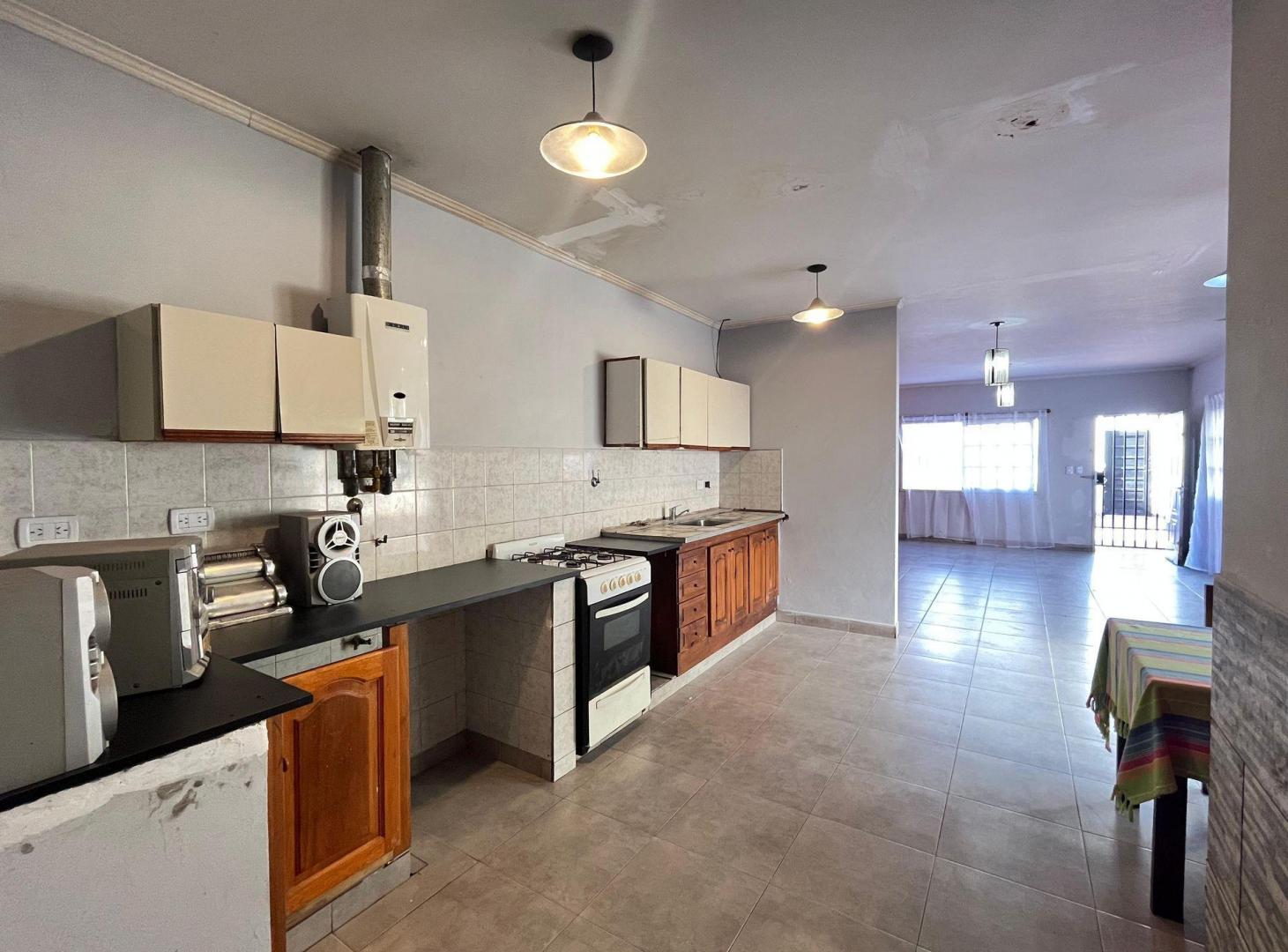Foto de CASA EN VENTA 3 AMB CON PATIO VALENTIN ALSINA, imagen 2