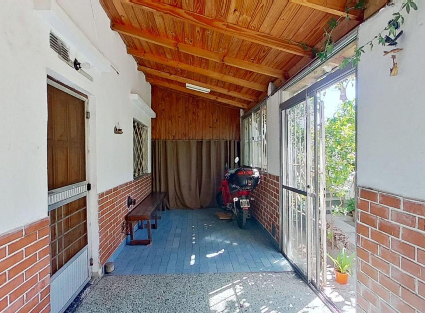 Foto de VENTA CASA EN LOTE PROPIO - PIÑEYRO, AVELLANEDA, imagen 4