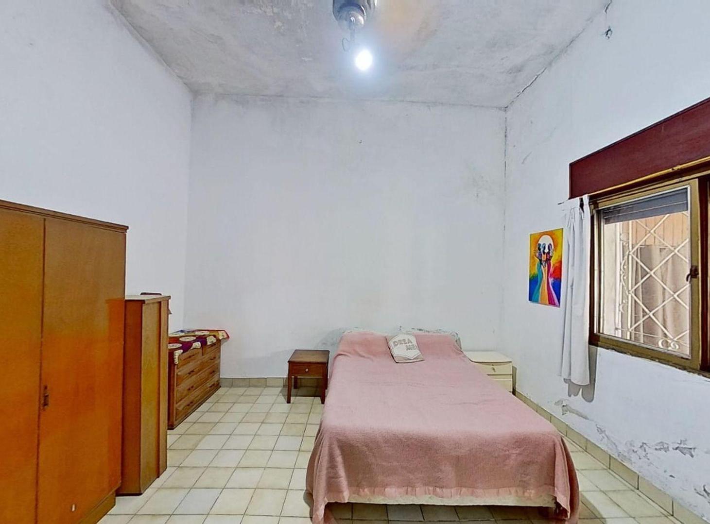 Foto de VENTA CASA EN LOTE PROPIO - PIÑEYRO, AVELLANEDA, imagen 1