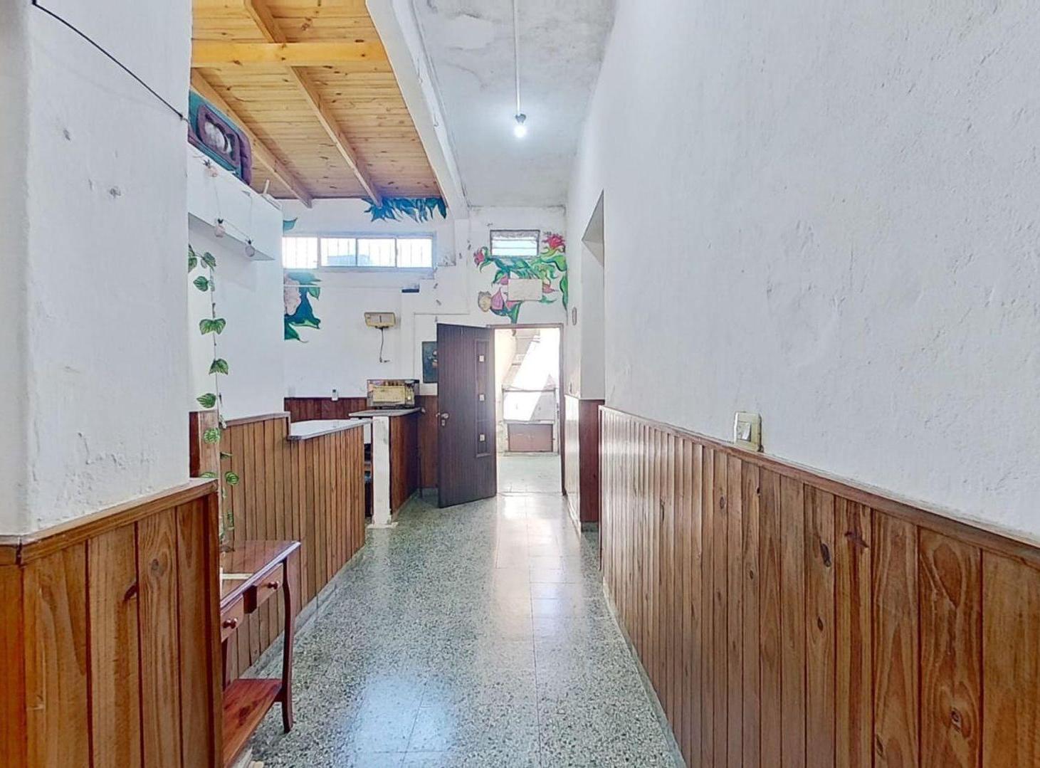 Foto de VENTA CASA EN LOTE PROPIO - PIÑEYRO, AVELLANEDA, imagen 2