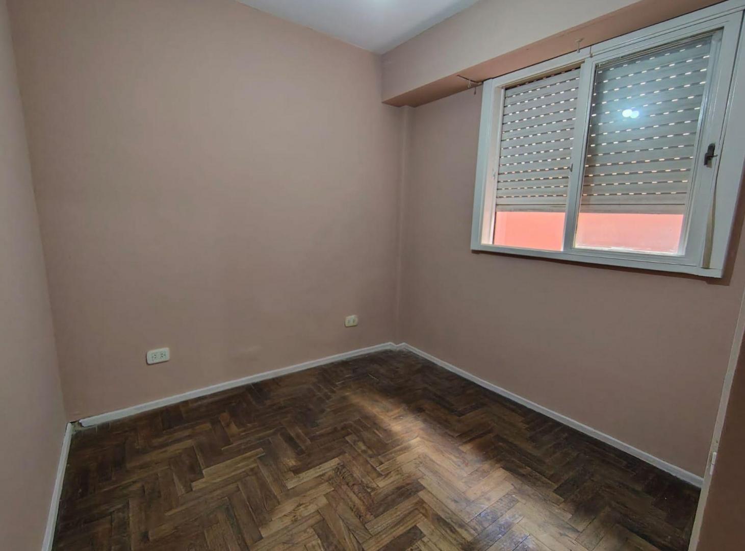 Foto de VENTA DPTO 3 AMBIENTES CON PATIO VALENTIN ALSINA, imagen 1