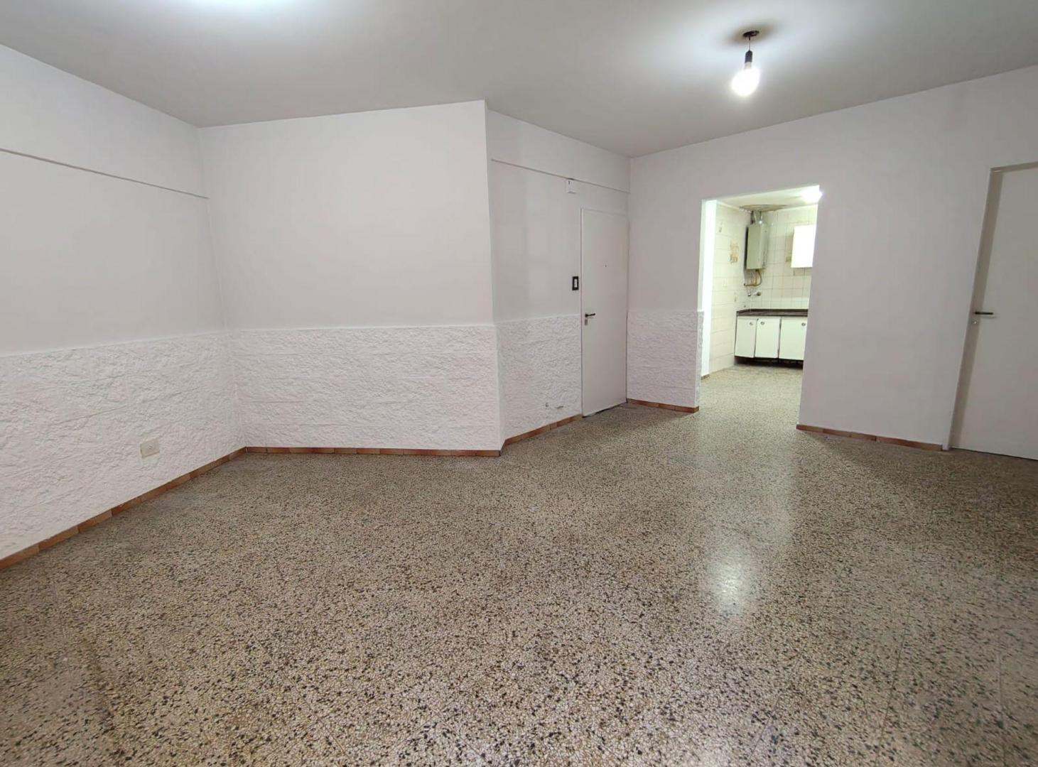 Foto de VENTA DPTO 3 AMBIENTES CON PATIO VALENTIN ALSINA, imagen 4