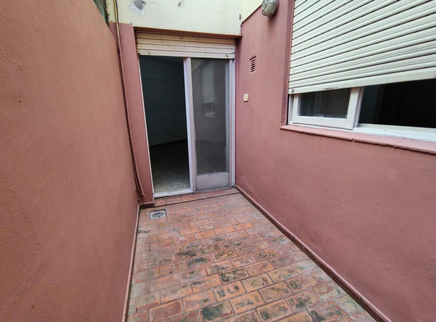 Foto de VENTA DPTO 3 AMBIENTES CON PATIO VALENTIN ALSINA, imagen 3