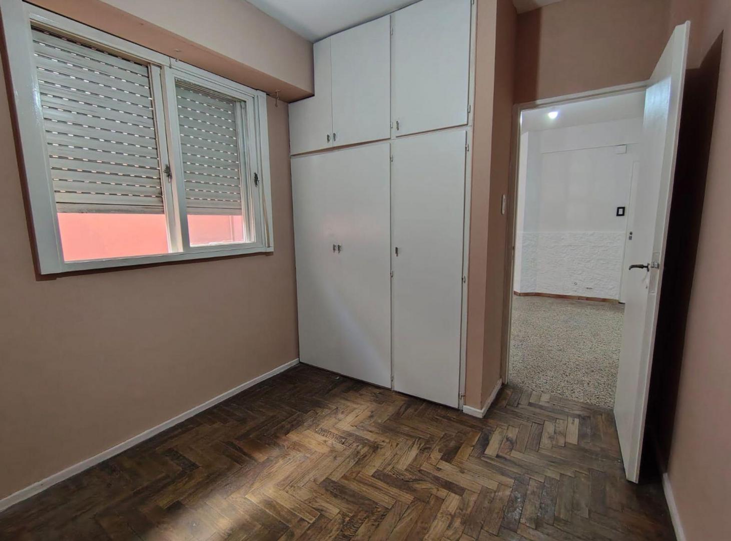 Foto de VENTA DPTO 3 AMBIENTES CON PATIO VALENTIN ALSINA, imagen 5