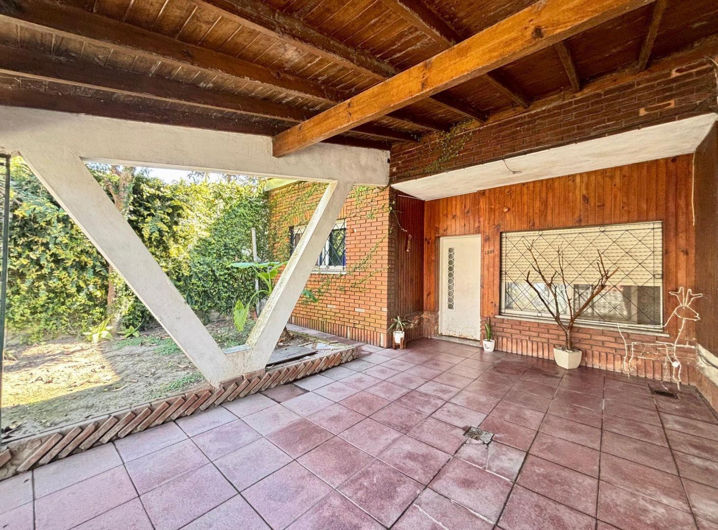 Foto de CASA EN VENTA 3 AMB C/PILETA Y COCHERA GERLI, imagen 4