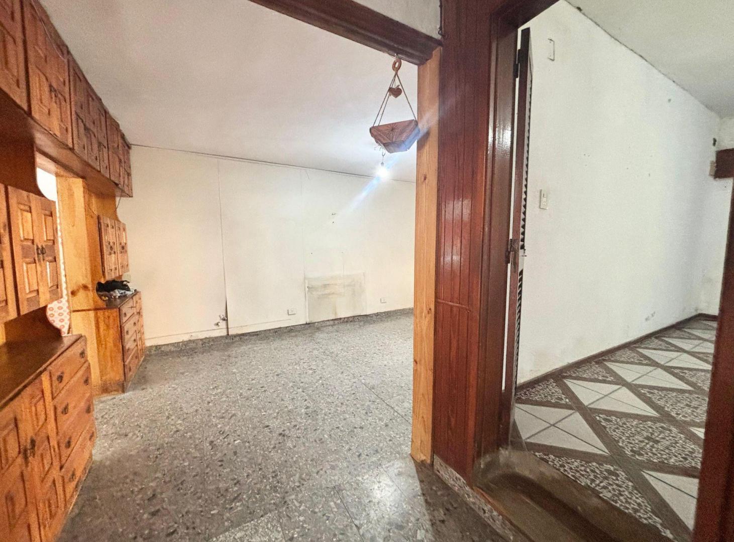 Foto de CASA EN VENTA 3 AMB C/PILETA Y COCHERA GERLI, imagen 5