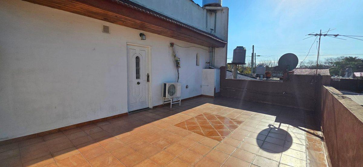 Foto de CASA Y DEPARTAMENTO TEMPERLEY VENTA GARAGE Y PATIO, imagen 2
