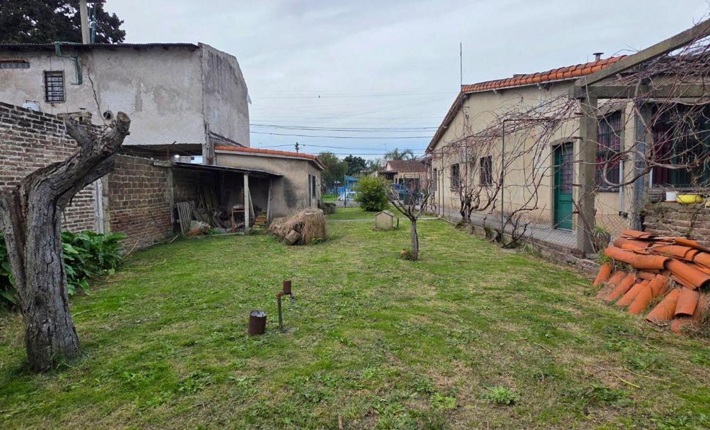 Foto de LOTE CON GARAGE CERRADO Y CASA VENTA CLAYPOLE, imagen 3