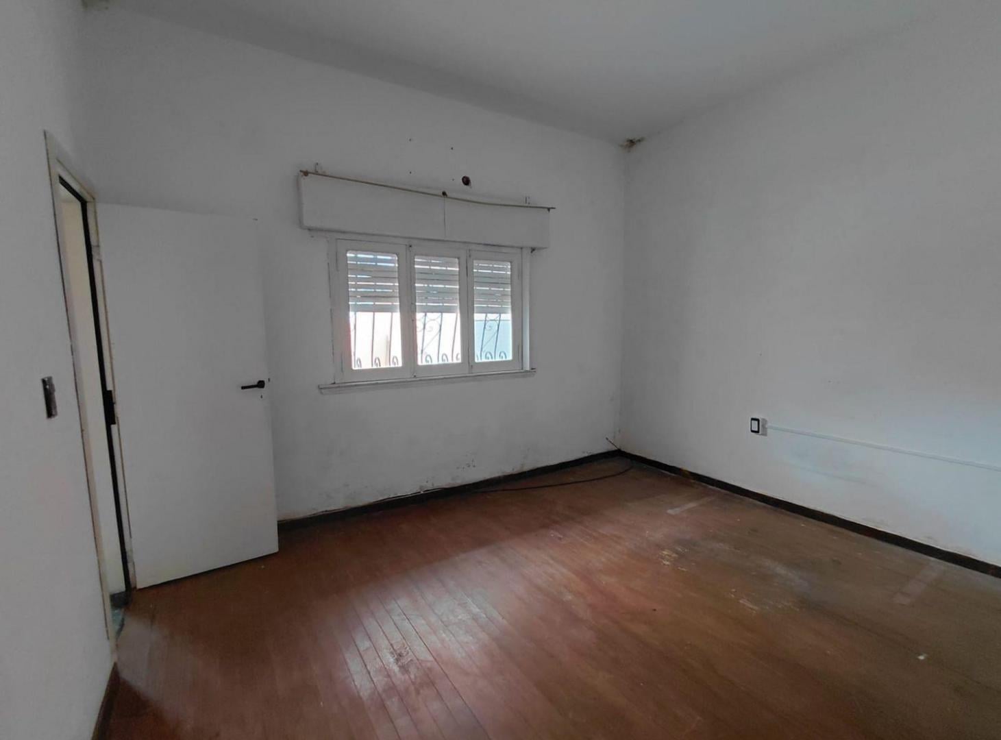 Foto de CASA EN ALQUILER WILDE CON GRAN PARQUE, imagen 2