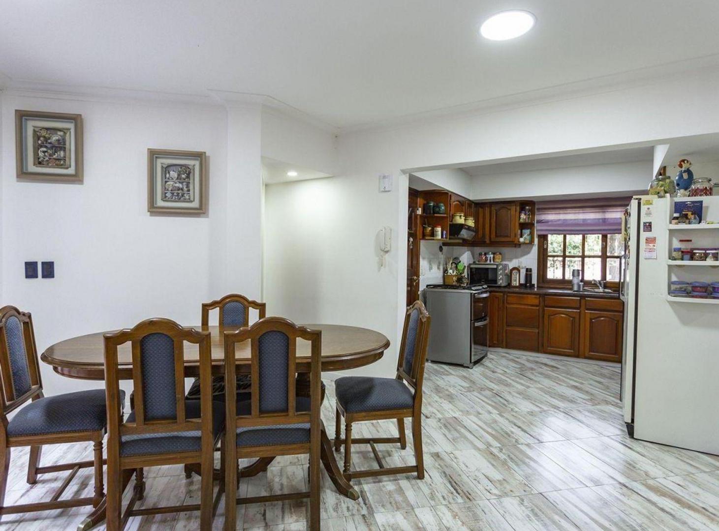 Foto de VENTA CASA 5 AMB CON QUINCHO Y COCHERA, imagen 5