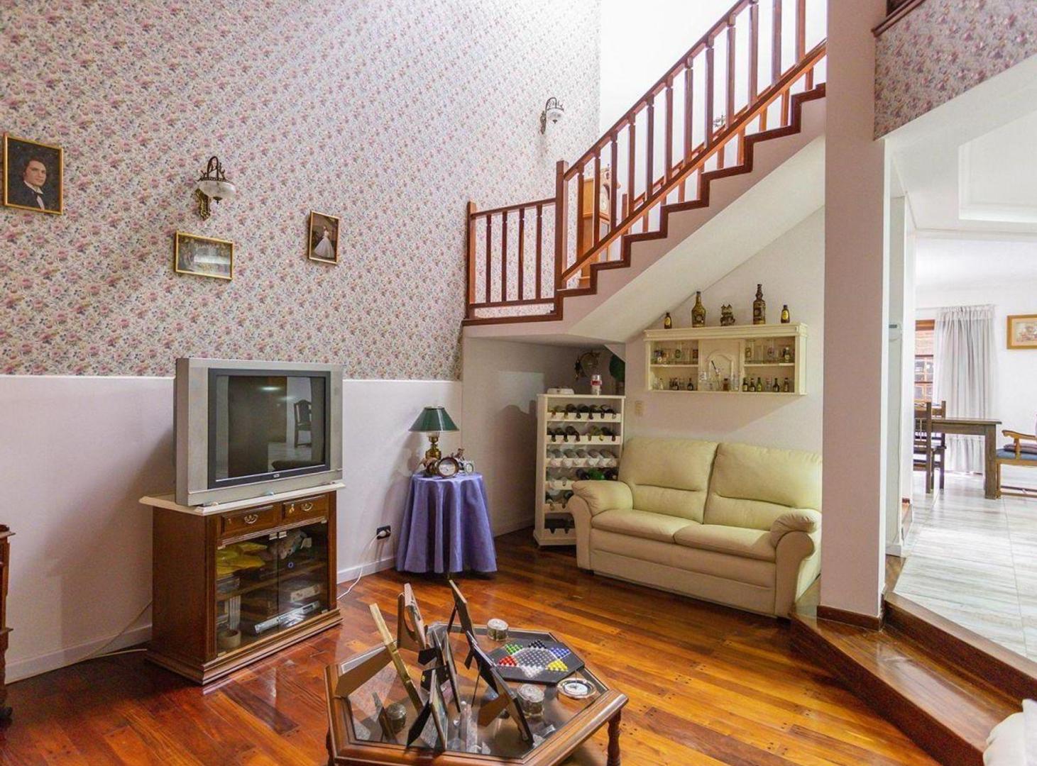 Foto de VENTA CASA 5 AMB CON QUINCHO Y COCHERA, imagen 2