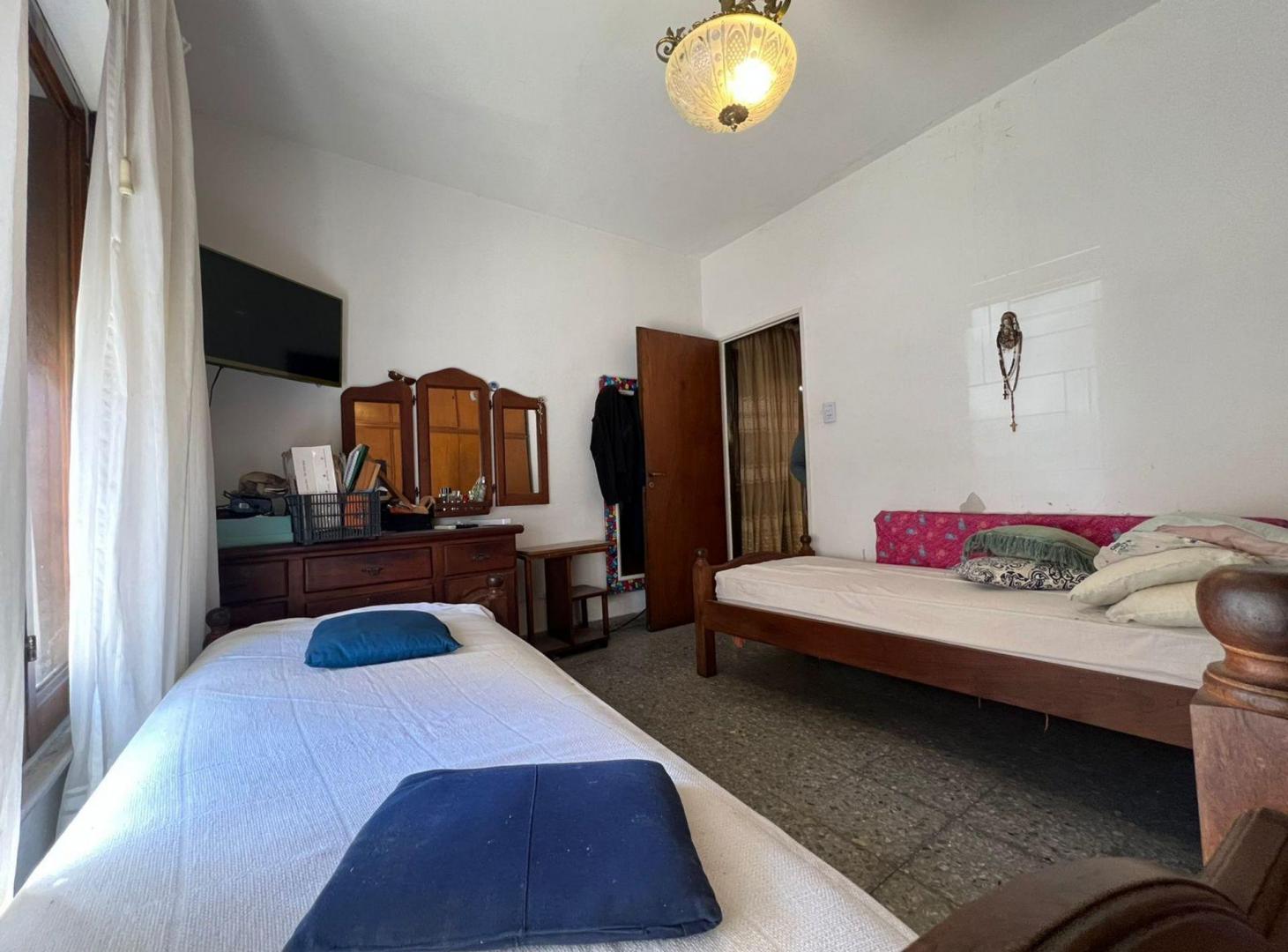 Foto de VENTA CASA 4 AMB MAS DEPTO 2 AMB V.ALSINA, imagen 3