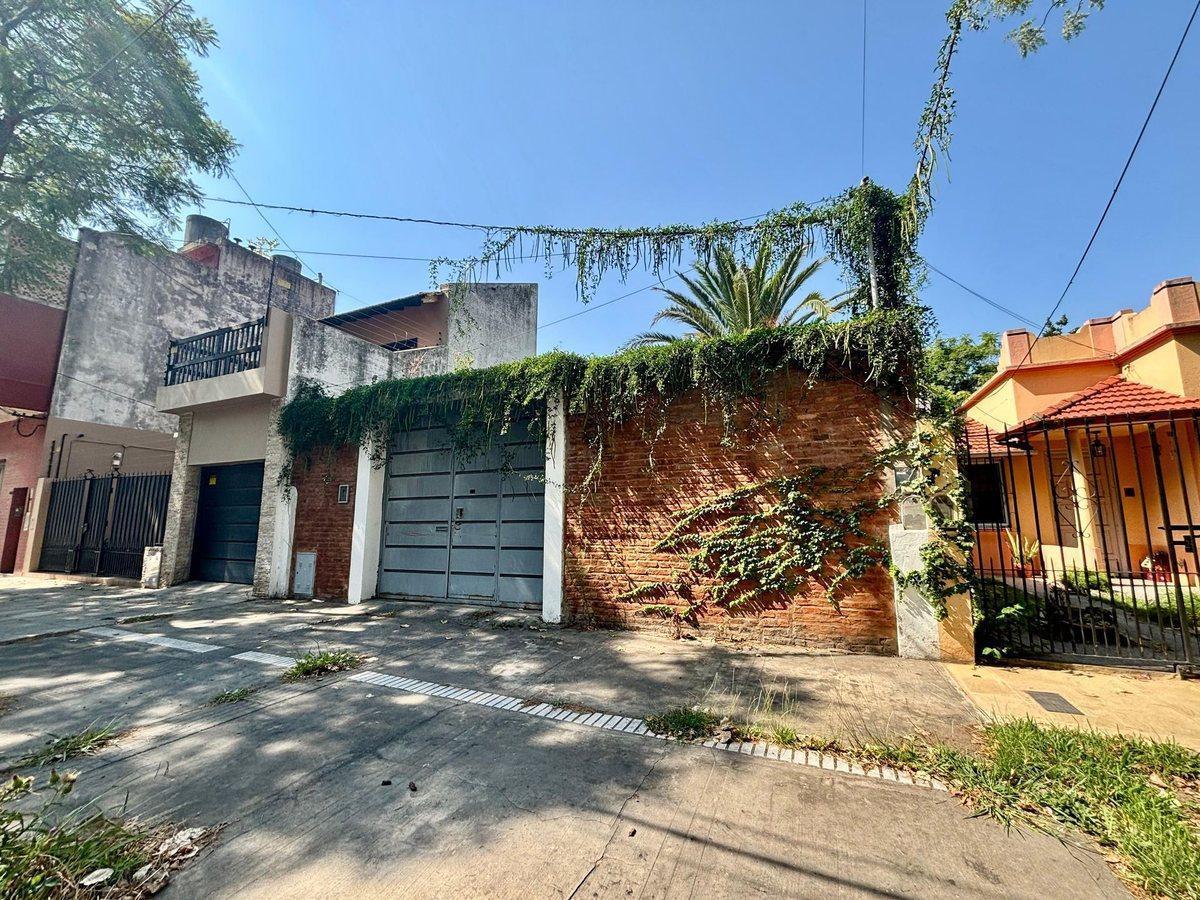Foto de CASA 3 AMB S/LOTE DE 226 M2 LANÚS PERMUTA, imagen 2