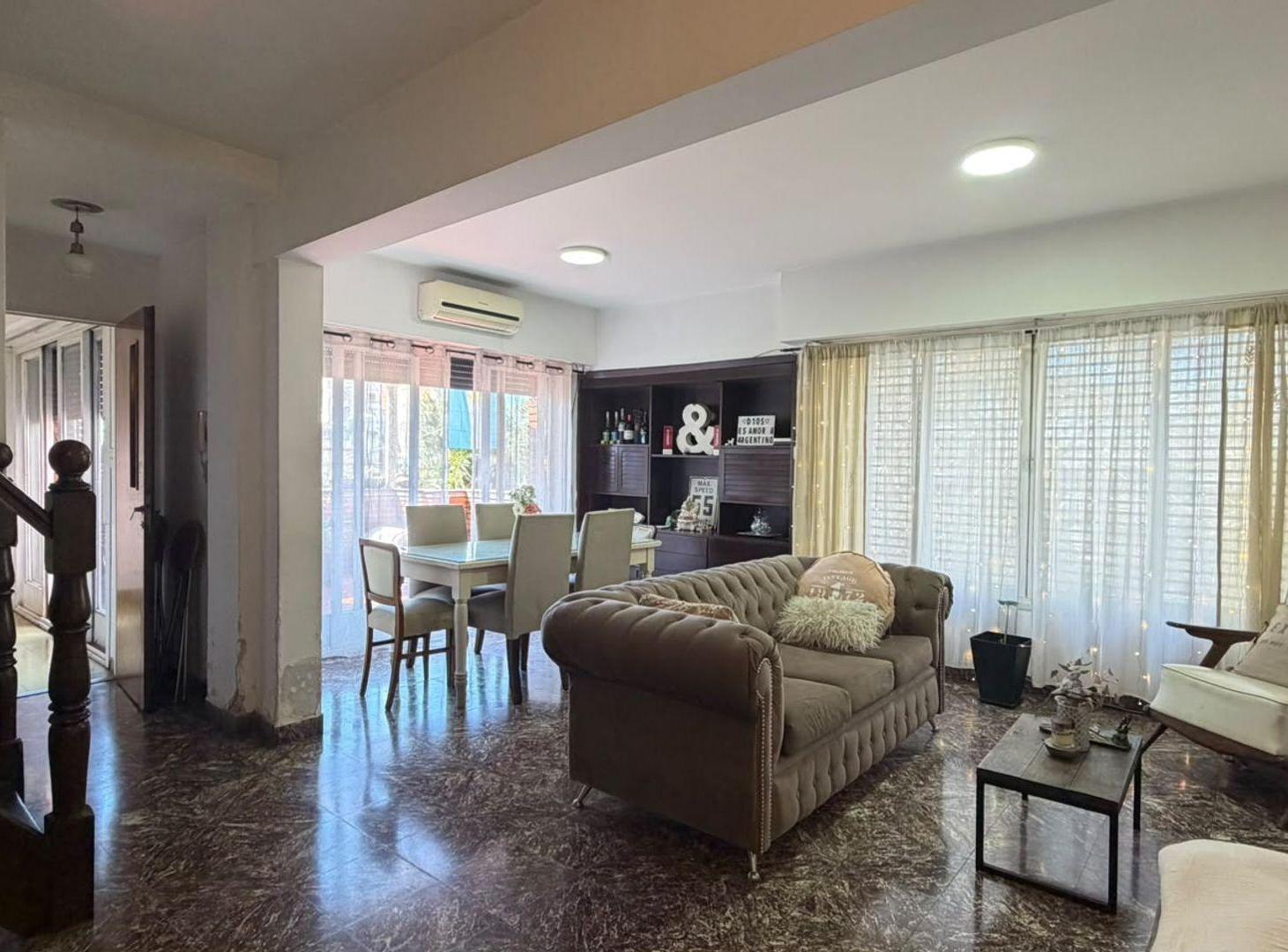 Foto de PH EN VENTA 4 AMB + QUINCHO VALENTIN ALSINA, imagen 1