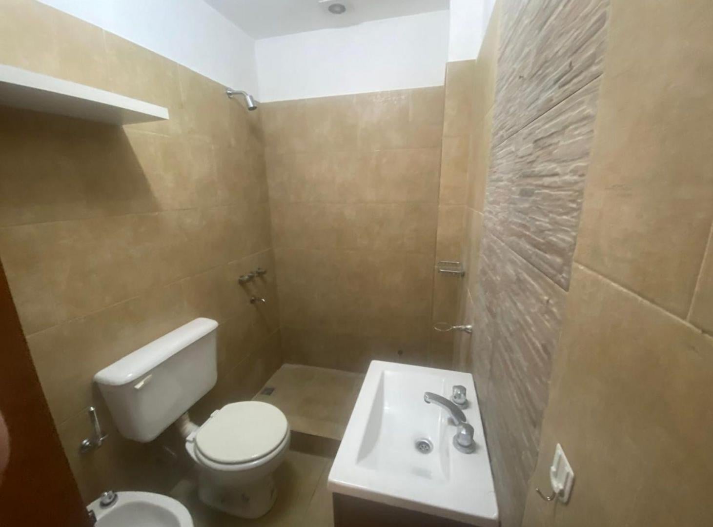 Foto de MONOAMBIENTE EN ALQUILER C/BALCON LANUS ESTE, imagen 4