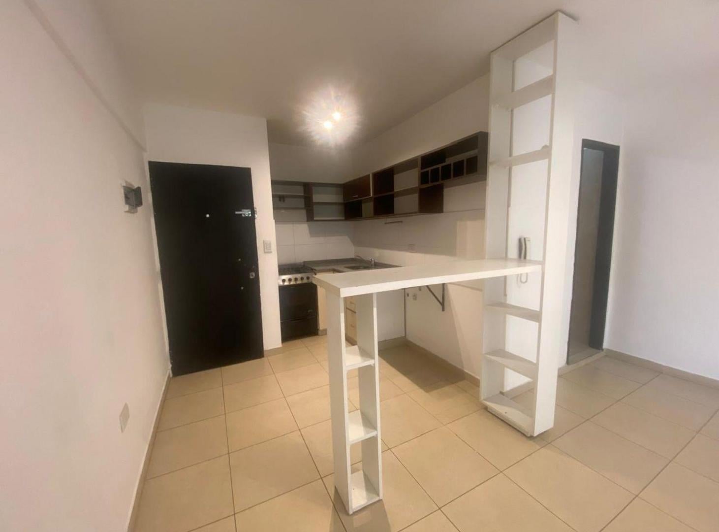 Foto de MONOAMBIENTE EN ALQUILER C/BALCON LANUS ESTE, imagen 5