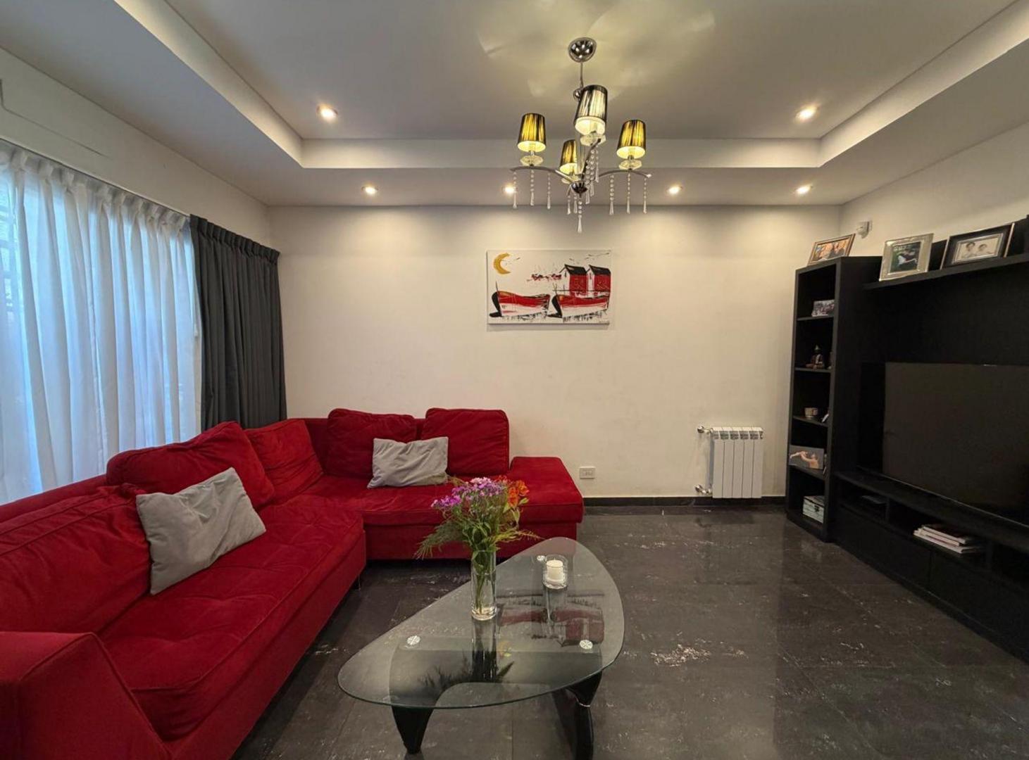 Foto de Casa 4 amb. c/quincho y cochera Apto Crédito Lanús, imagen 5