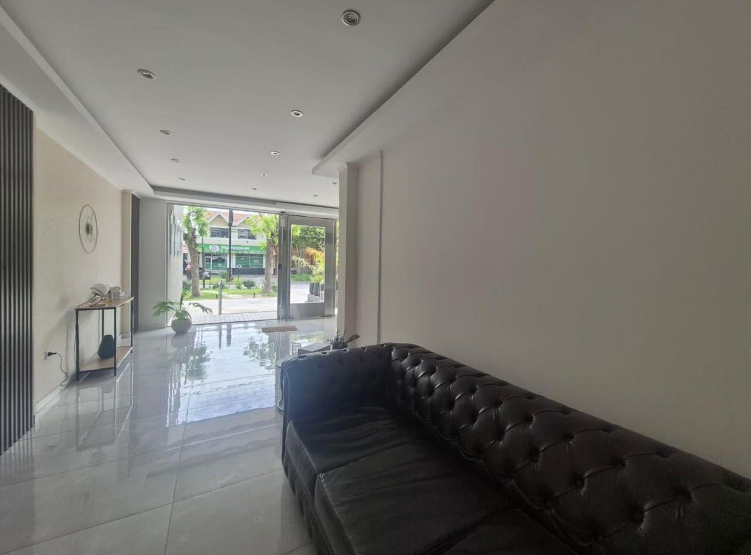 Foto de ALQUILER MONOAMBIENTE DIVISIBLE CON BALCON L.OESTE, imagen 4