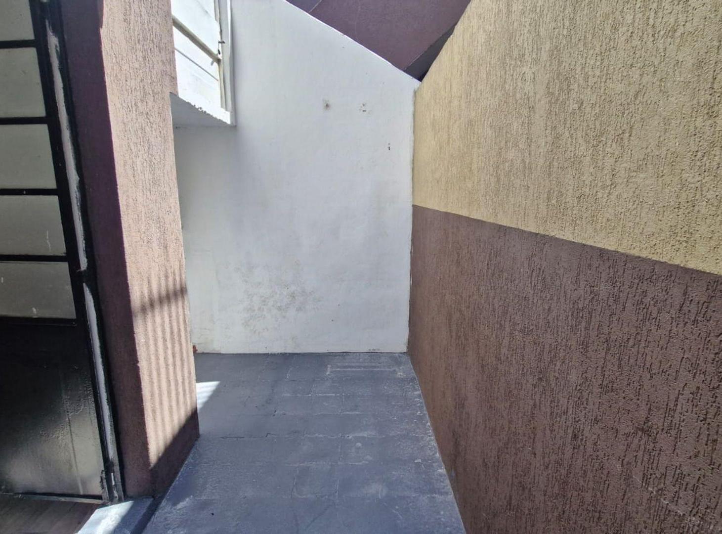 Foto de PH 2 ambientes en Alquiler Remedios de Escalada, imagen 2