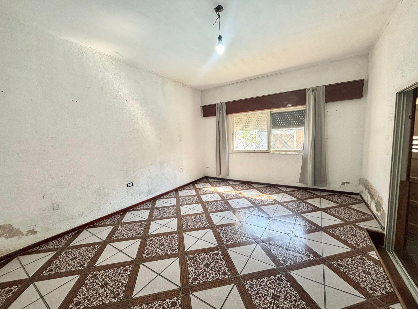 Foto de CASA EN VENTA 3 AMB C/PILETA Y COCHERA GERLI, imagen 1
