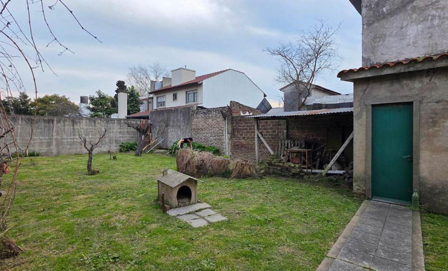 Foto de LOTE CON GARAGE CERRADO Y CASA VENTA CLAYPOLE, imagen 5