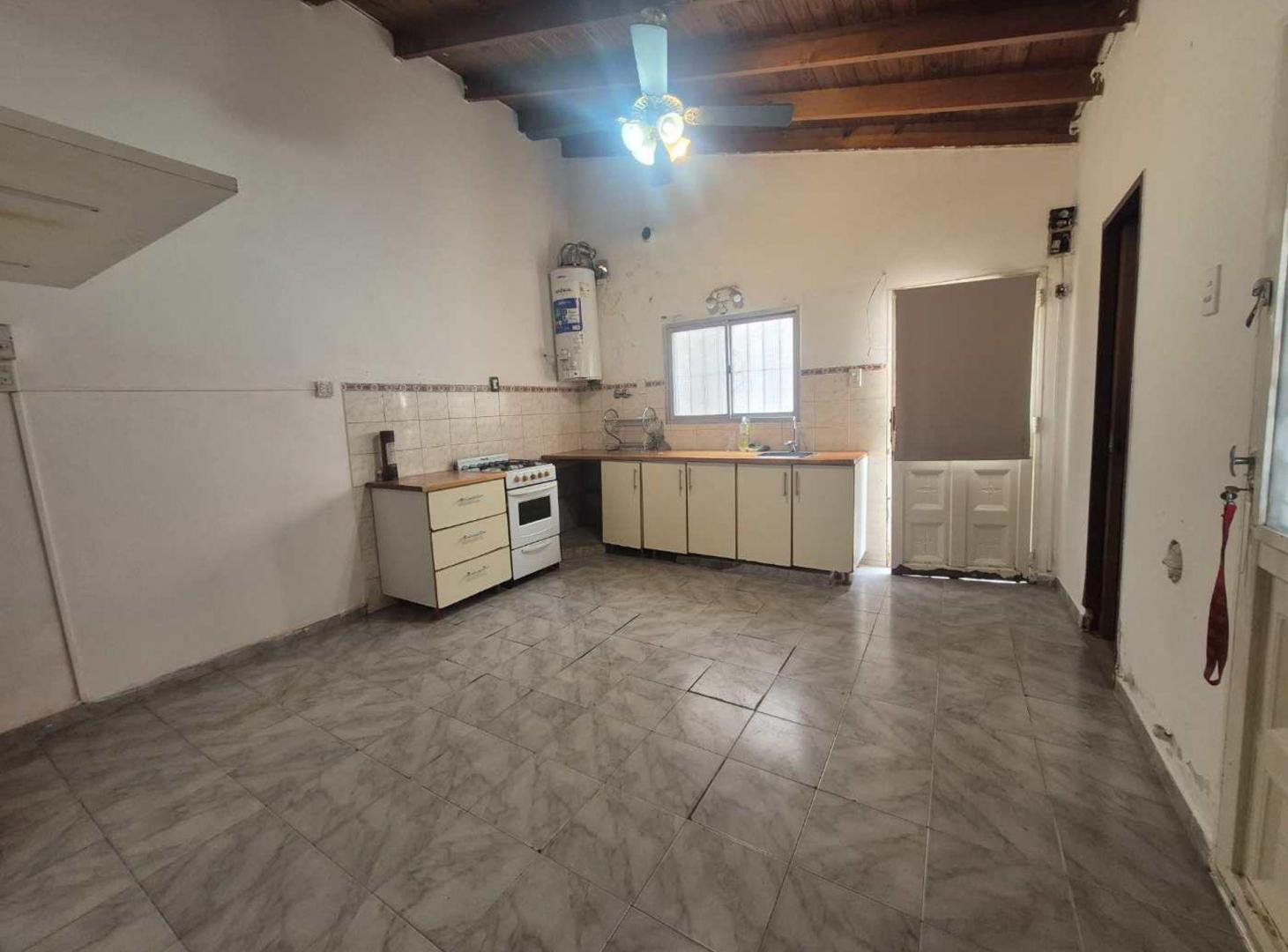Foto de PH VENTA 3 AMB CON PATIO EXCELENTE UBICACION LANUS, imagen 2