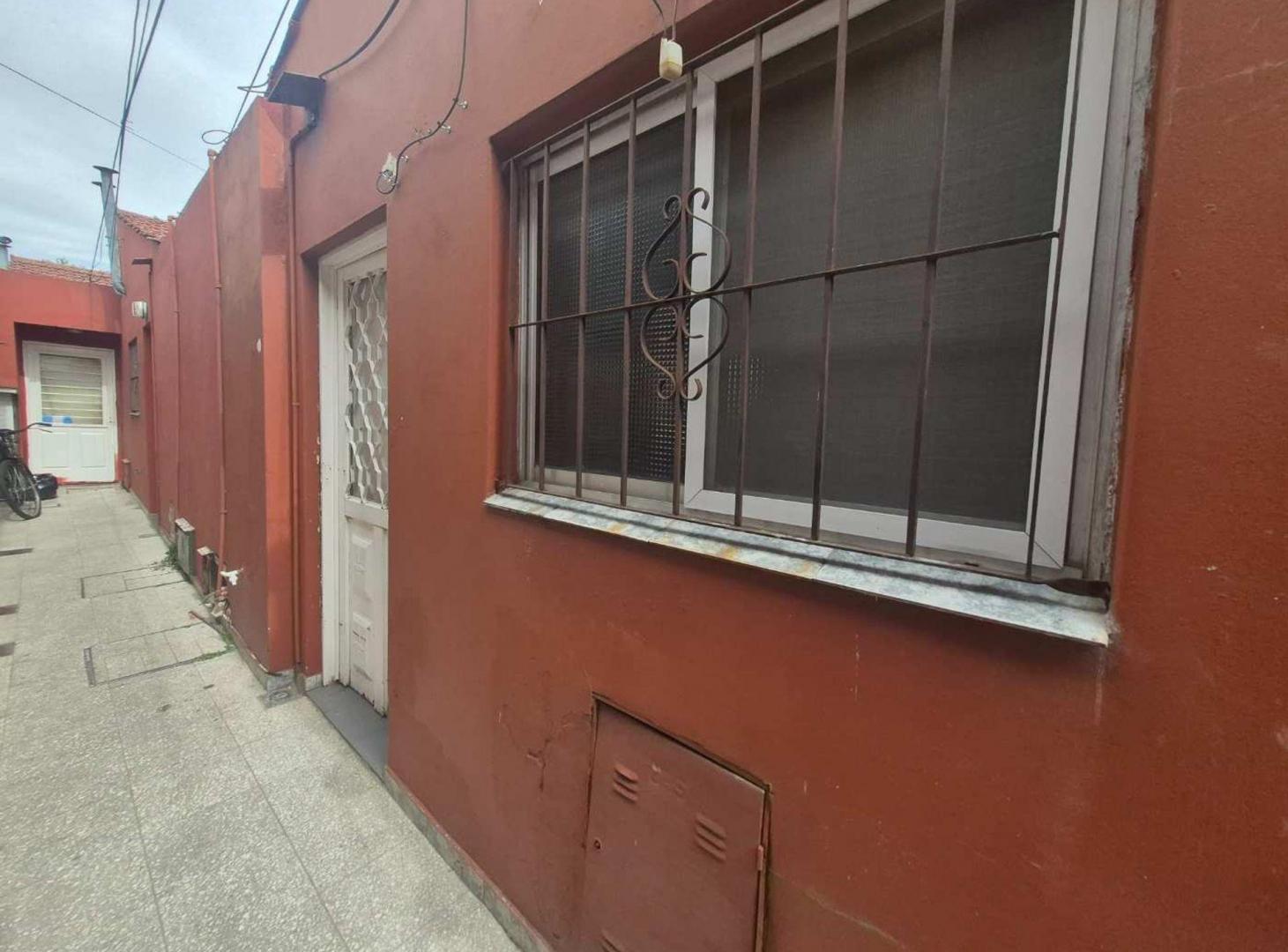 Foto de PH VENTA 3 AMB CON PATIO EXCELENTE UBICACION LANUS, imagen 1