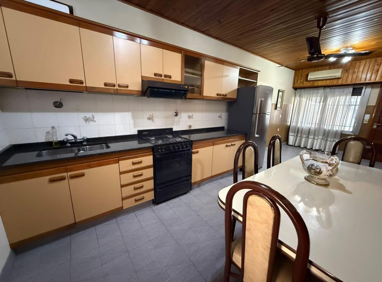 Foto de Casa 3 amb con cochera y quincho en venta Lanus, imagen 1