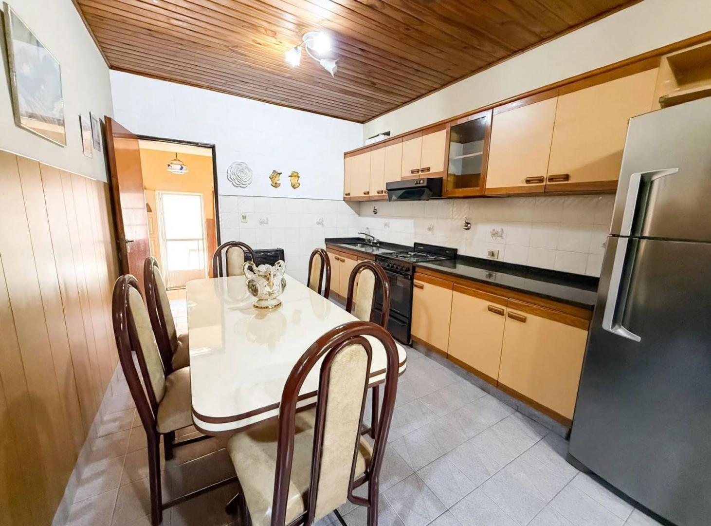 Foto de Casa 3 amb con cochera y quincho en venta Lanus, imagen 2