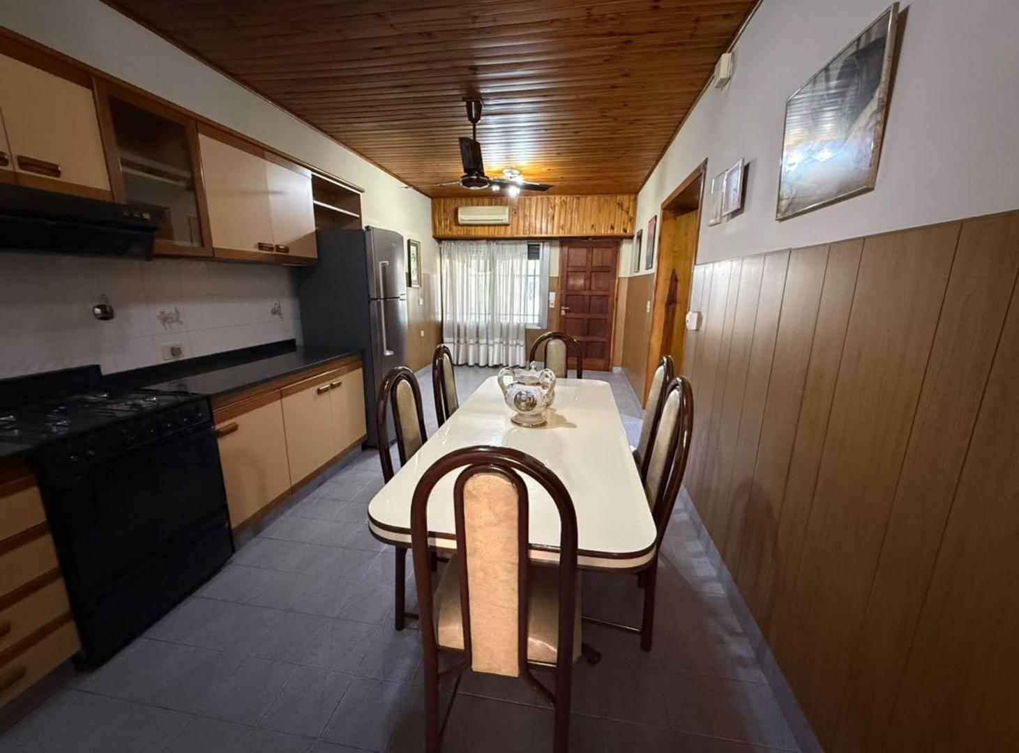 Foto de Casa 3 amb con cochera y quincho en venta Lanus, imagen 3