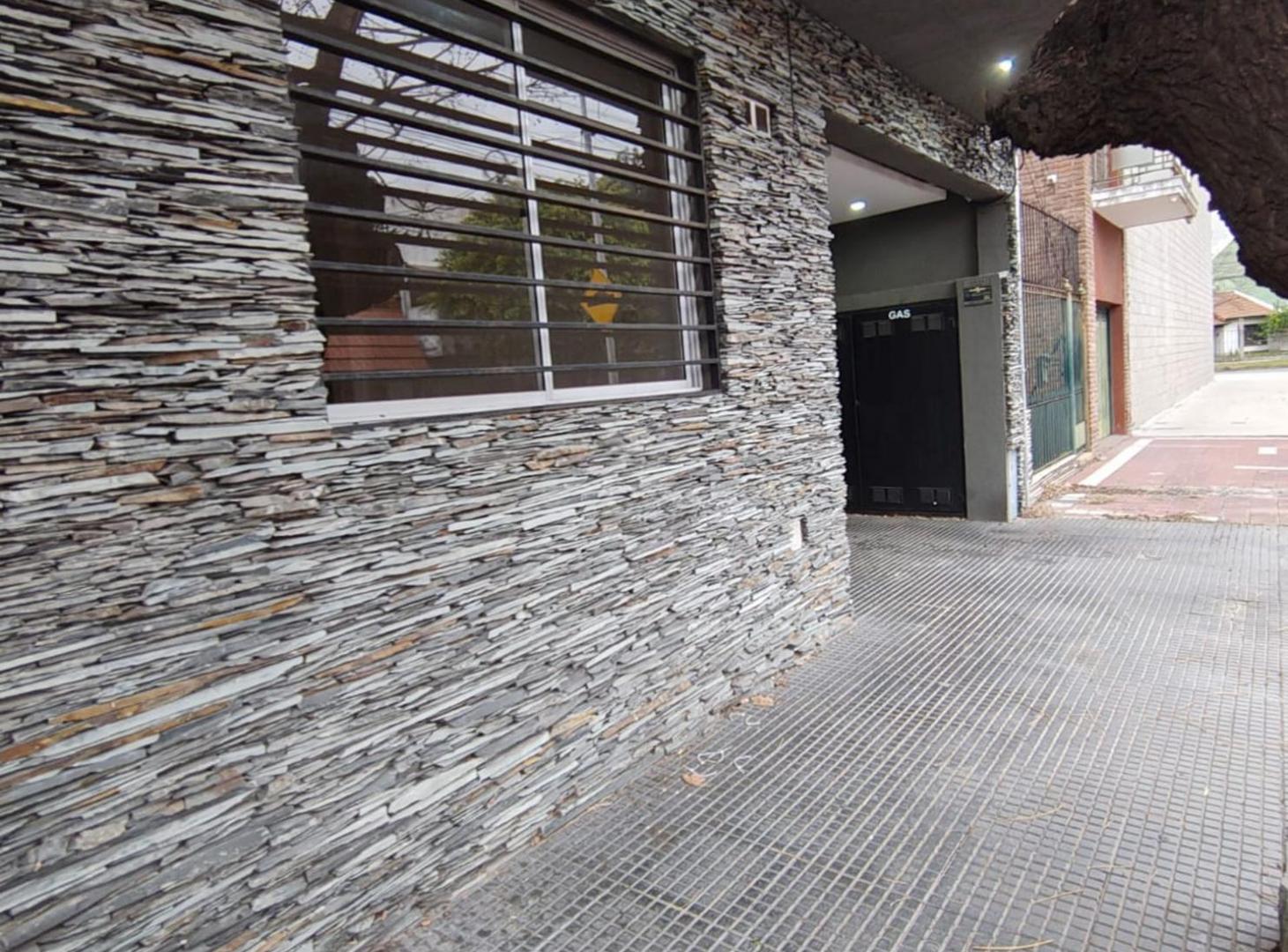 VENTA MONOAMBIENTE MUY LUMINOSO LANUS