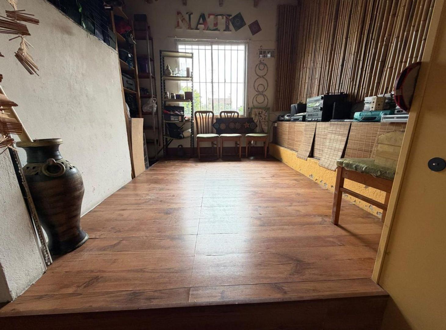 Foto de CASA 5 AMB. C/ COCHERA EN VENTA - LANUS OESTE, imagen 4